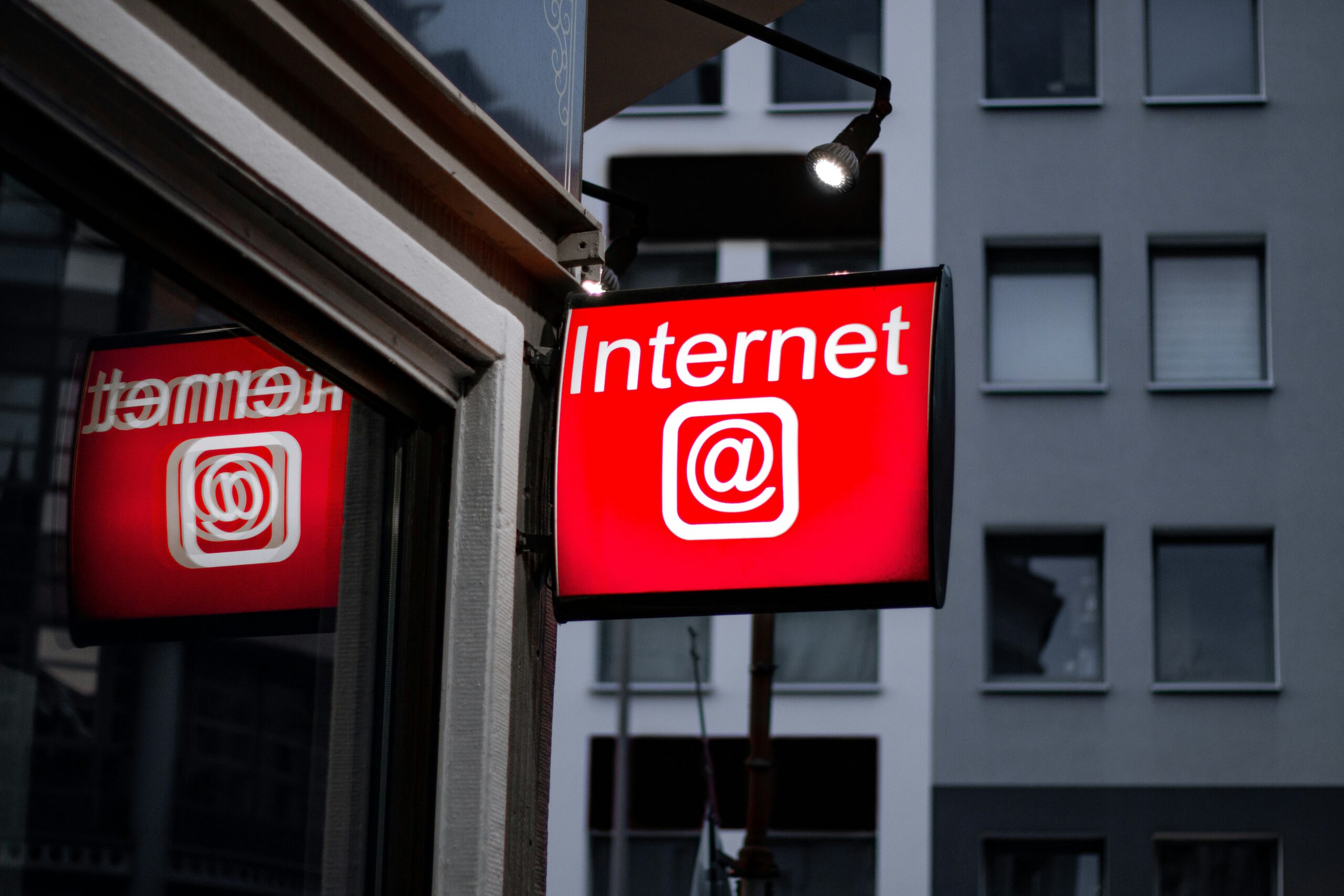 The Birth of the Internet: Pioneers and Foundational Elements